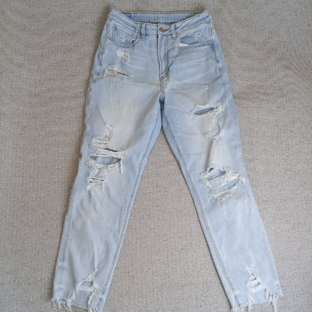 American Eagle Mom Jeans Womens 6 Short Light Blue Distressed High Rise Stretch